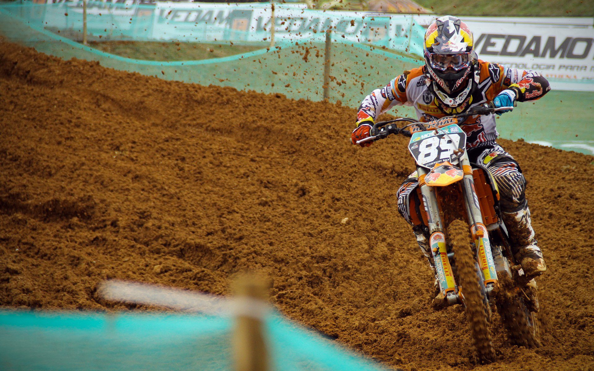 安德烈斯·特米尼奥和埃莉亚·卡纳莱斯在欧洲锦标赛中打破西班牙反曲弓混合团体纪录