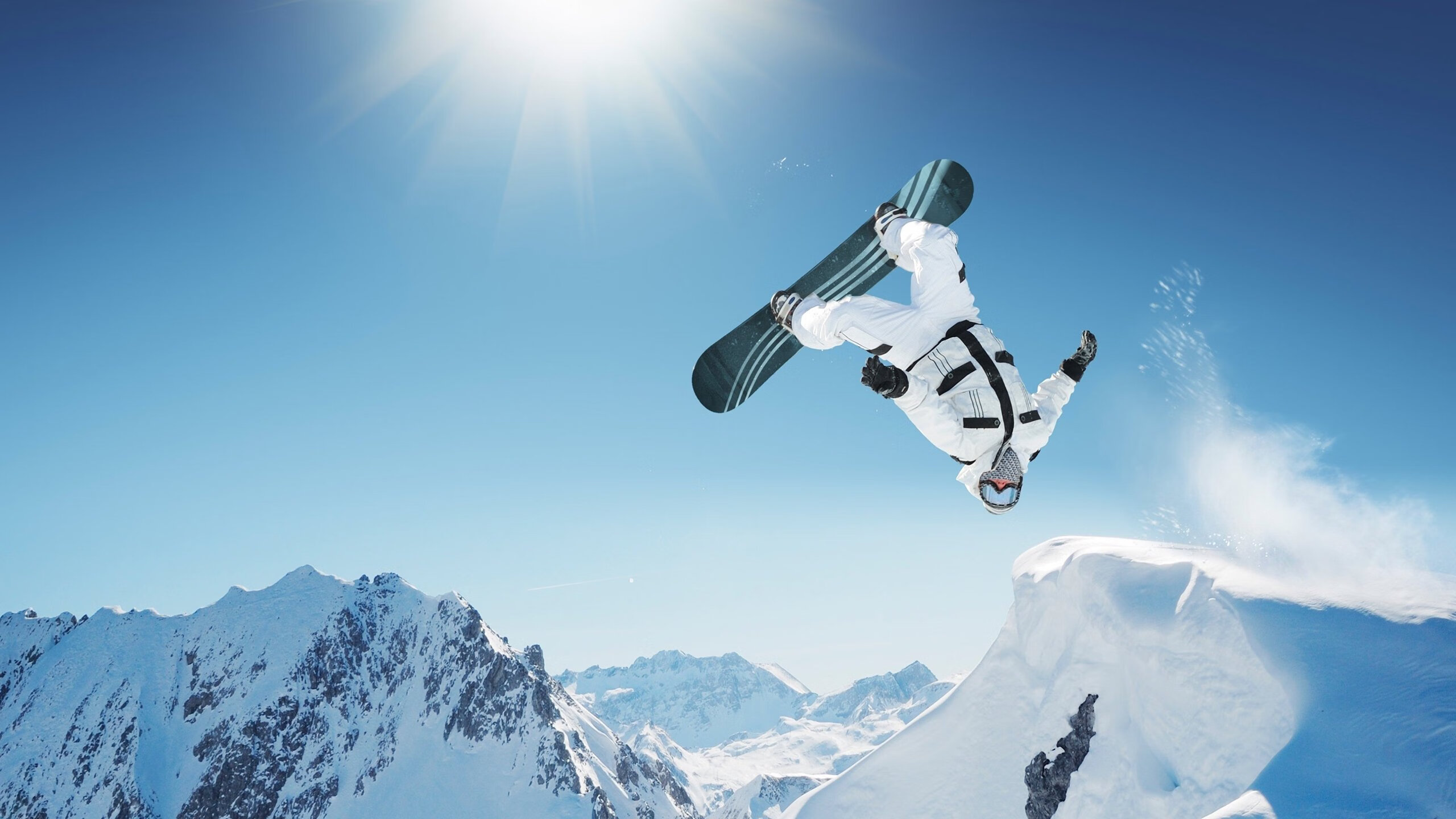 开云体育登陆入口-英超联赛积分榜变化频繁，冠军悬念再升，英超积分榜排名变化